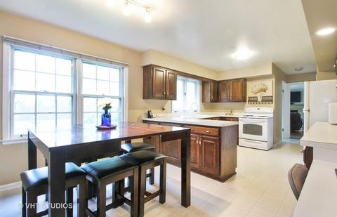 1237 Highpoint Ln, Northbrook, IL 60062 photo 4