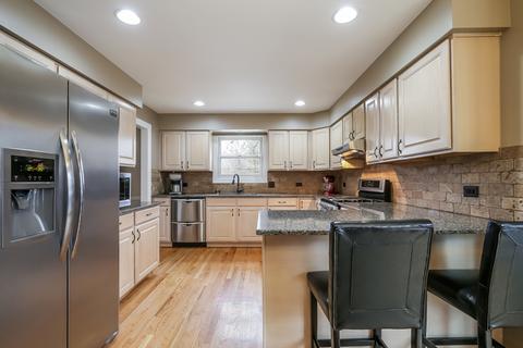 2571 Forest Ct, Lindenhurst, IL 60046 photo 4