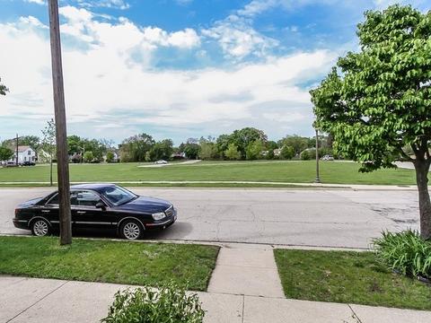 465 Division St, Elgin, IL 60120 photo 2
