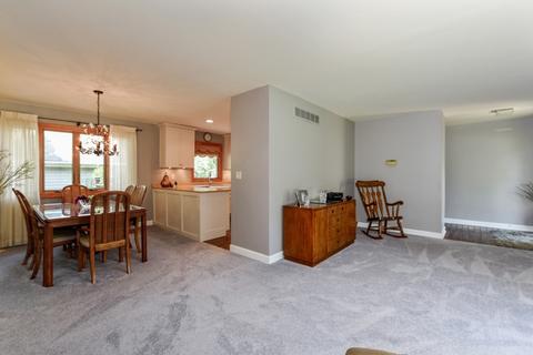 1084 Independence Dr, Bartlett, IL 60103 photo 3