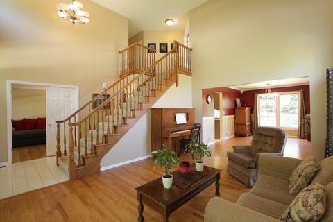 280 Winchester Dr, Algonquin, IL 60102 photo 2