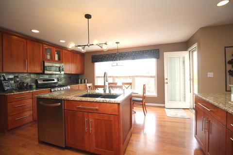 1340 Hunter Dr, Bartlett, IL 60103 photo 8