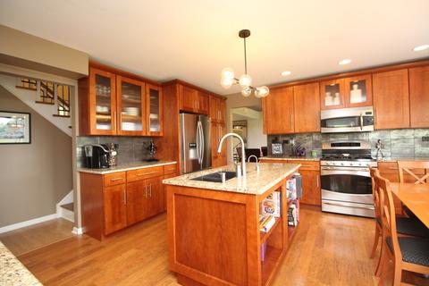 1340 Hunter Dr, Bartlett, IL 60103 photo 9