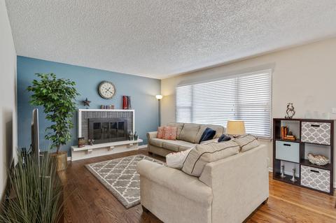 1249 Anthony Rd, Wheeling, IL 60090 photo 2