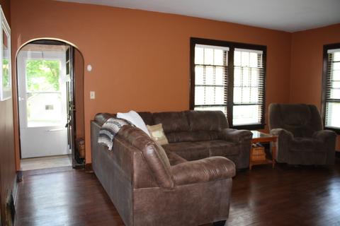 616 E 3rd St, Dixon, IL 61021 photo 2