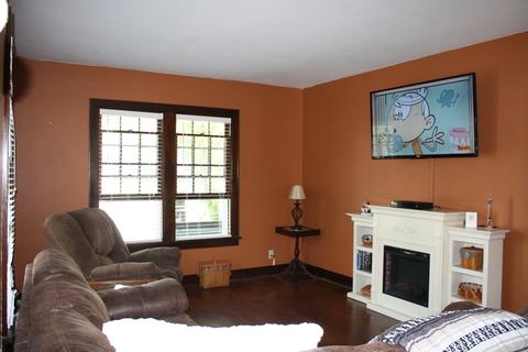 616 E 3rd St, Dixon, IL 61021 photo 3