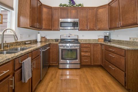 202 Longview Dr, Elgin, IL 60124 photo 8