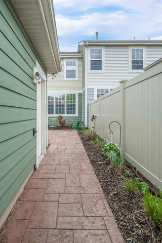 202 Longview Dr, Elgin, IL 60124 photo 24