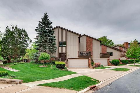 19 Windward Cir, Willowbrook, IL 60527 photo 1