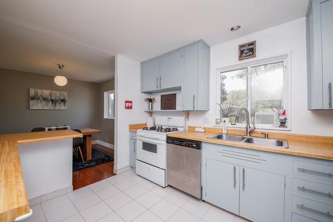 100 Forest Park Ln, Hoffman Estates, IL 60169 photo 7