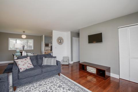 100 Forest Park Ln, Hoffman Estates, IL 60169 photo 3