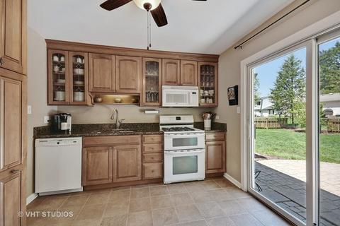 1303 Downing Ct, Wheaton, IL 60189 photo 2