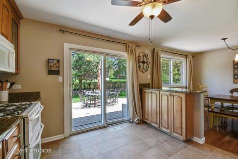 1303 Downing Ct, Wheaton, IL 60189 photo 4