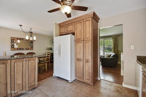 1303 Downing Ct, Wheaton, IL 60189 photo 3