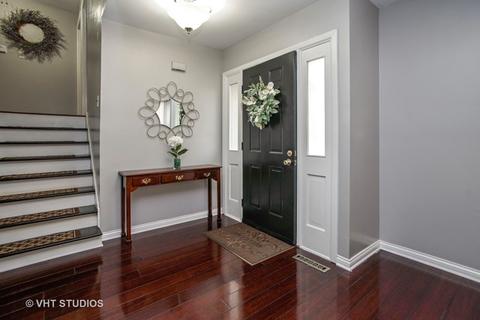 6 Windgate Ct, Streamwood, IL 60107 photo 2