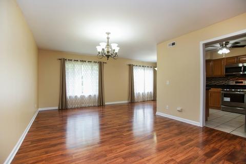 1740 Robin Walk #A, Hoffman Estates, IL 60169 photo 2