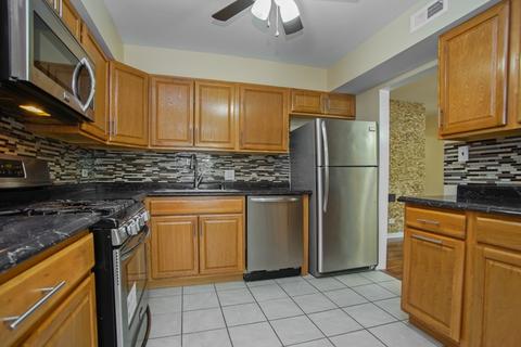1740 Robin Walk #A, Hoffman Estates, IL 60169 photo 3