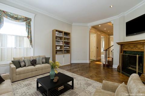 41 E Schiller St, Chicago, IL 60610 photo 2