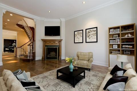 41 E Schiller St, Chicago, IL 60610 photo 3