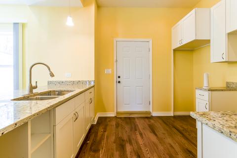 2465 E 74th St, Chicago, IL 60649 photo 9
