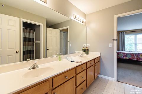 2044 Gardner Cir E, Aurora, IL 60503 photo 25