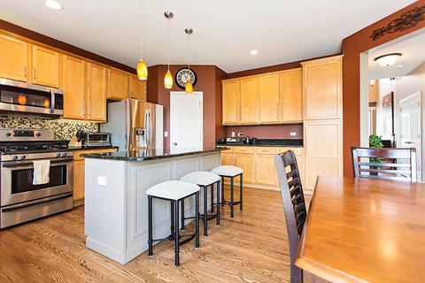 2044 Gardner Cir E, Aurora, IL 60503 photo 5