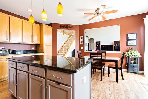 2044 Gardner Cir E, Aurora, IL 60503 photo 7