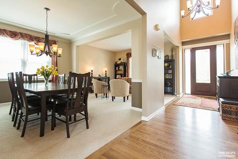 2044 Gardner Cir E, Aurora, IL 60503 photo 3