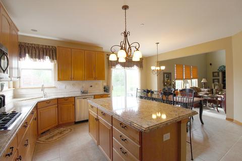 1230 Mallard Ln, Hoffman Estates, IL 60192 photo 3