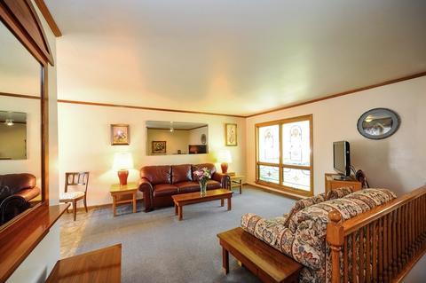 1008 Kenilworth Dr, Wheeling, IL 60090 photo 2