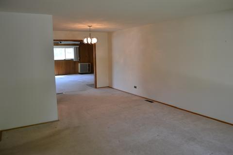185 Forest Park Ln, Hoffman Estates, IL 60169 photo 3