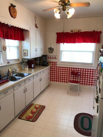 811 E 3rd St, Dixon, IL 61021 photo 4