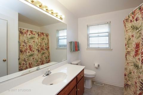 4703 Peacock Ln, Plainfield, IL 60586 photo 11