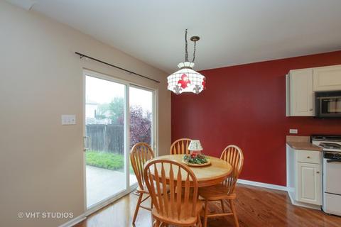 4703 Peacock Ln, Plainfield, IL 60586 photo 8