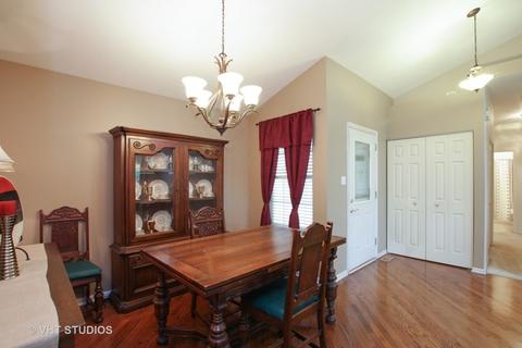 4703 Peacock Ln, Plainfield, IL 60586 photo 2
