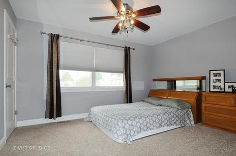 320 Peppertree Ln, Aurora, IL 60504 photo 4