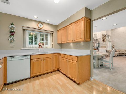 162 E Springbrook Dr, Bloomingdale, IL 60108 photo 9