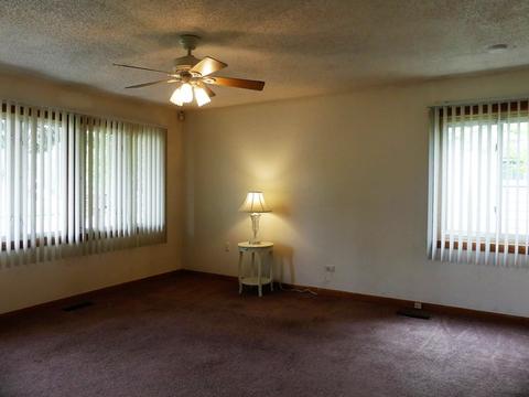 355 Tiverton Ln, Steger, IL 60475 photo 3