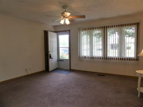 355 Tiverton Ln, Steger, IL 60475 photo 2