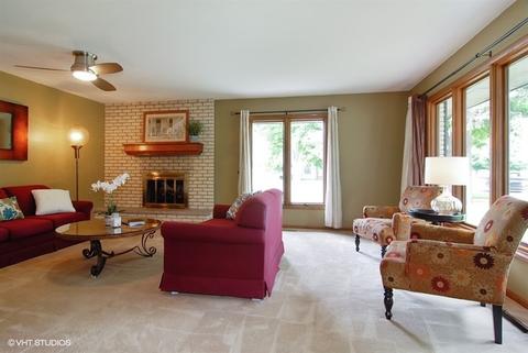 641 Cheyenne Ave, Aurora, IL 60506 photo 2