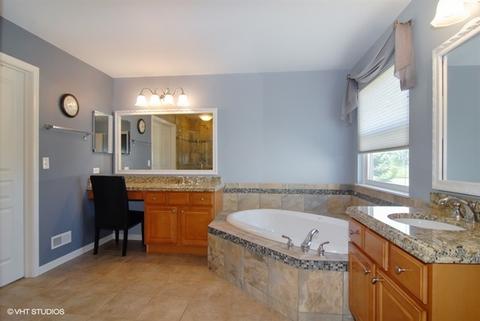 1070 Glen Eagle Dr, Aurora, IL 60502 photo 16