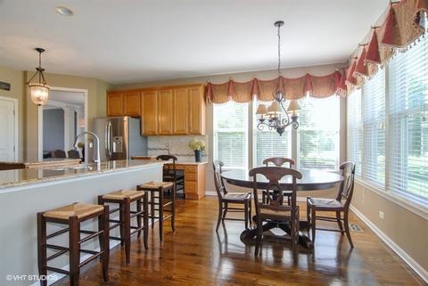 1070 Glen Eagle Dr, Aurora, IL 60502 photo 9