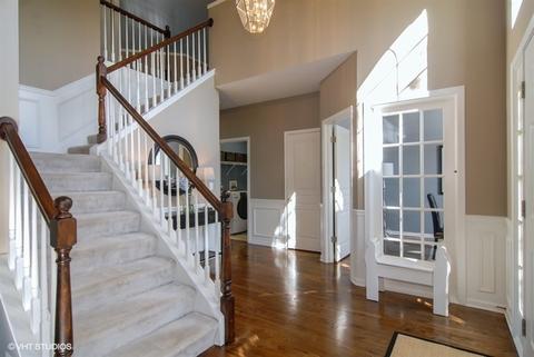 1070 Glen Eagle Dr, Aurora, IL 60502 photo 3