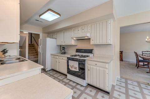 745 Alhambra Ln, Hoffman Estates, IL 60169 photo 9