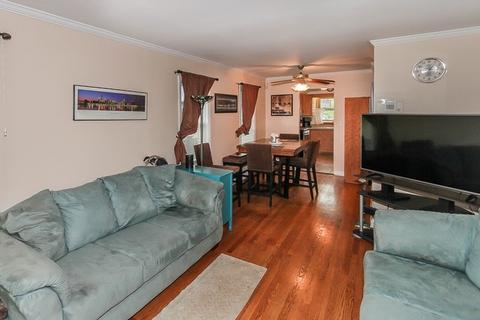 1075 Webster Ln, Des Plaines, IL 60016 photo 3