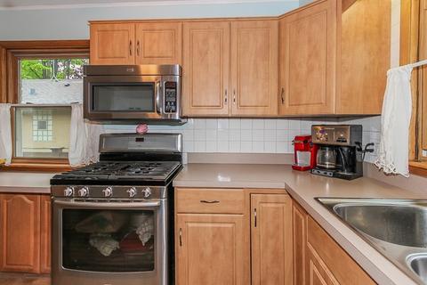 1075 Webster Ln, Des Plaines, IL 60016 photo 8