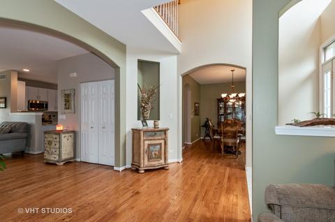 977 Vineyard Ln, Aurora, IL 60502 photo 2