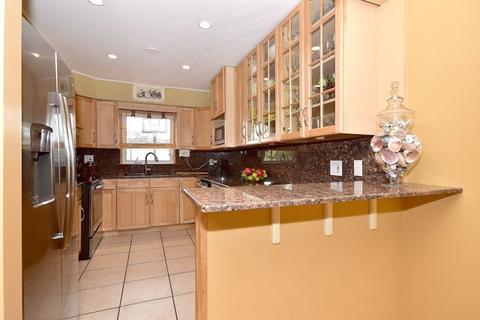 876 Alfini Dr, Des Plaines, IL 60016 photo 4