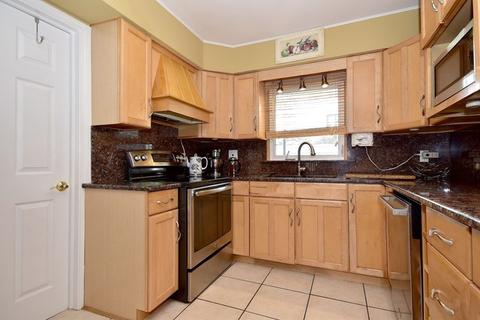 876 Alfini Dr, Des Plaines, IL 60016 photo 6