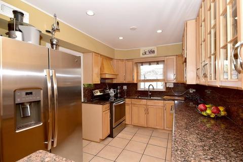 876 Alfini Dr, Des Plaines, IL 60016 photo 5